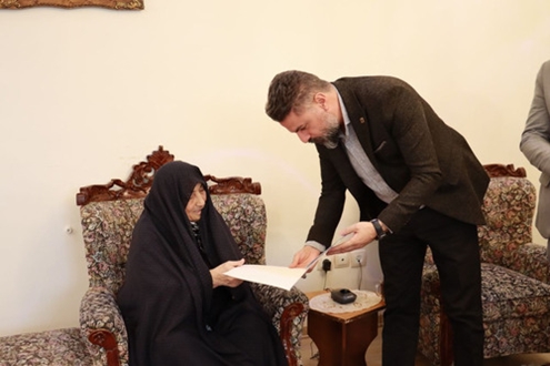 تجلیل مدیرعامل و کارکنان شرکت شهرک‌های صنعتی استان اردبیل از خانواده معظم شهدا و جانباز دفاع مقدس